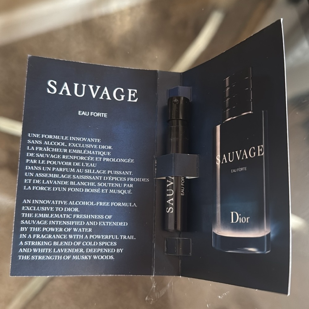 Dior Sauvage Spray - Picture 2 of 2